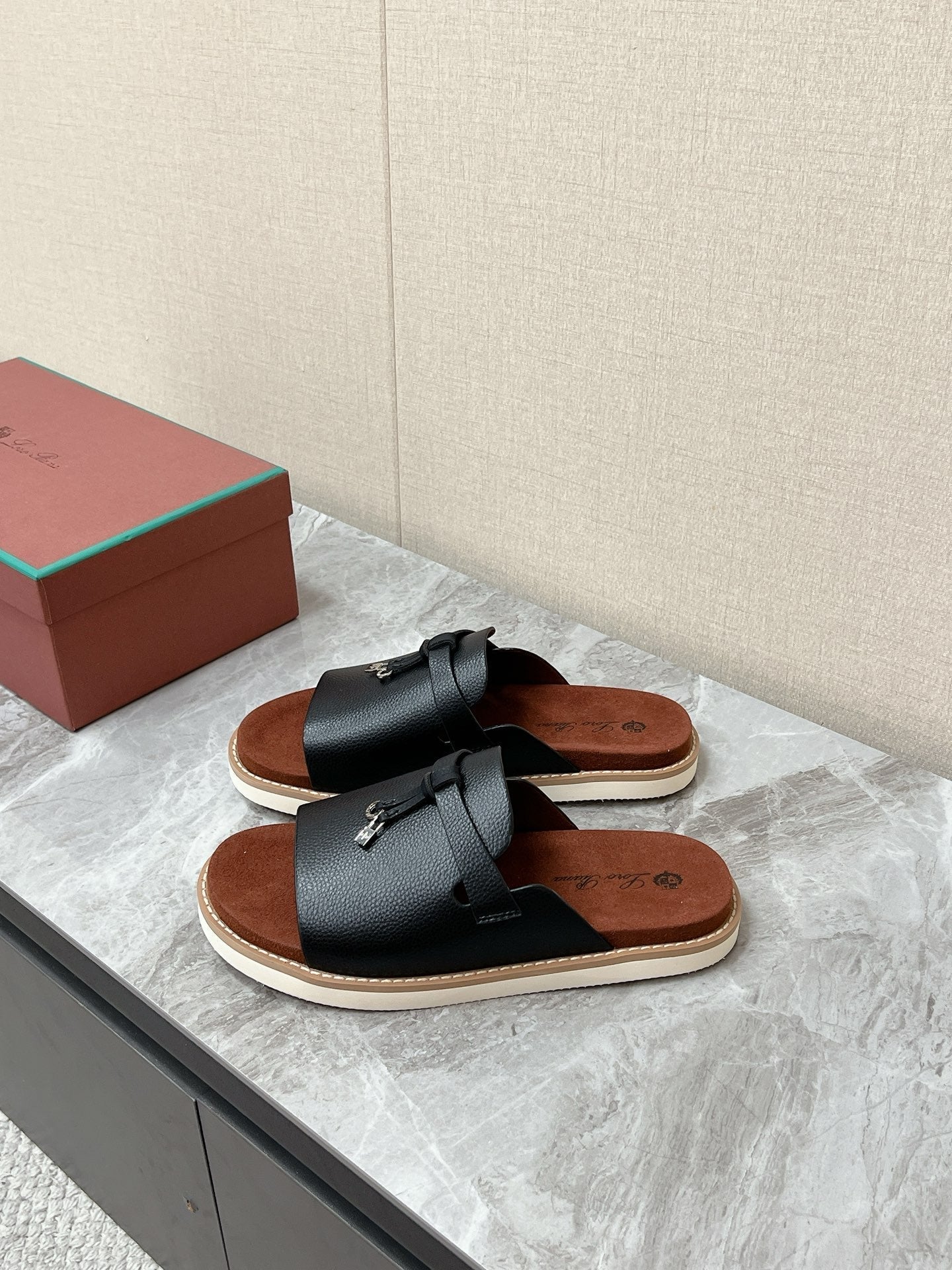 LP 26S LOCK MULE SLIDES IN BLACK GRAINED CALFSKIN SILVER HARDWARE