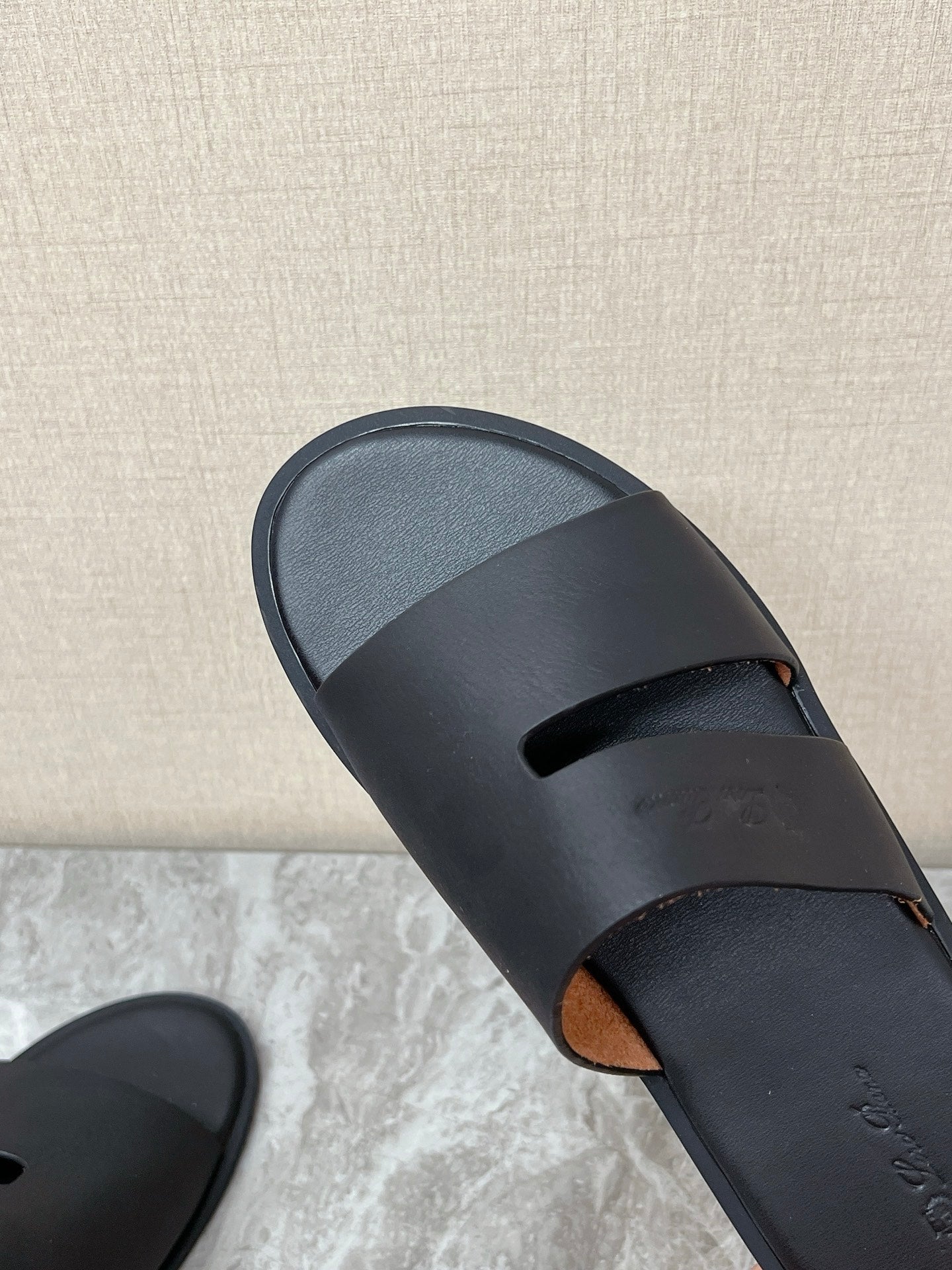 LP 26S CLASSIC H-CUT SLIDES IN BLACK CALFSKIN