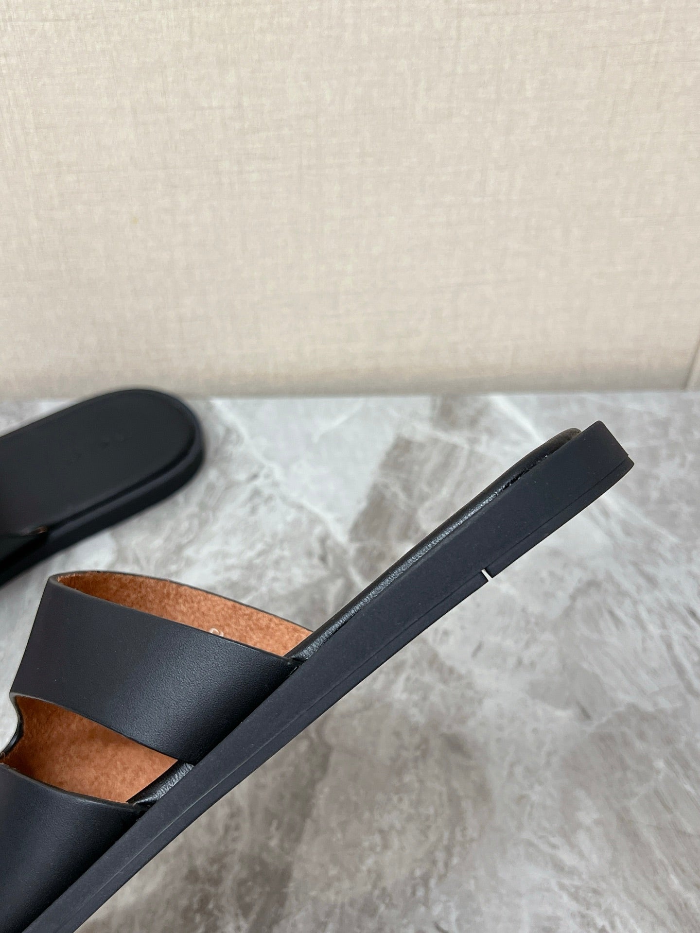 LP 26S CUTOUT SLIDES IN BLACK CALFSKIN