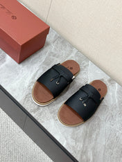 LP 26S LOCK CHARM SLIDES IN BLACK CALFSKIN SILVER HARDWARE