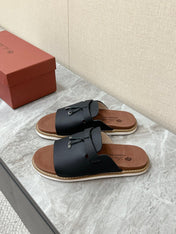 LP 26S LOCK CHARM SLIDES IN BLACK CALFSKIN SILVER HARDWARE