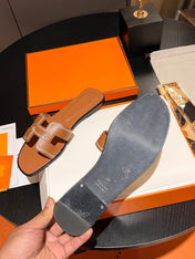 0RAN SANDAL Calfskin Sandstone