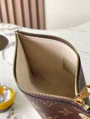LOW KEY CABAS 47 IN BEIGE GRAINED CALFSKIN GOLD BUCKLE