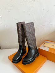 TERRITORY FLAT HIGH BOOT IN BLACK MIX CHOCOLATE BROWN MONOGRAM CALFSKIN