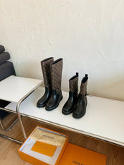 TERRITORY FLAT HIGH BOOT IN BLACK MIX CHOCOLATE BROWN MONOGRAM CALFSKIN