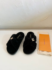 LV BLISS COMFORT MULE IN BLACK SHEARLING