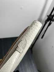 KELLY CUT 31 IN WHITE SHINNY ALLIGATOR LEATHER WITH GOLD HARDWARE