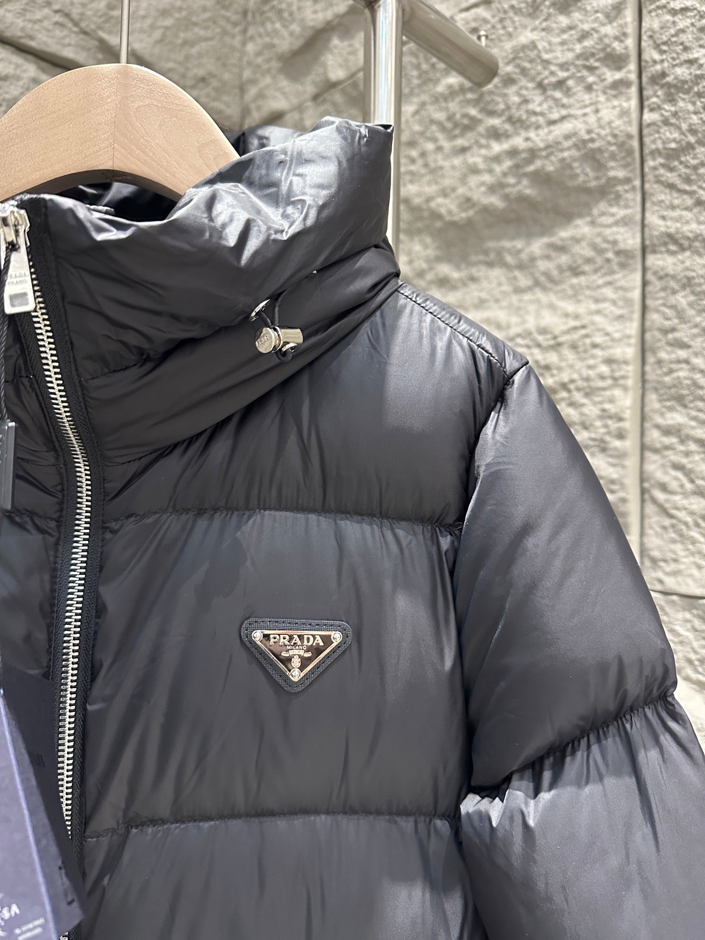 PRADA 25S MEDIUM-LENGTH GOOSE DOWN COAT 223
