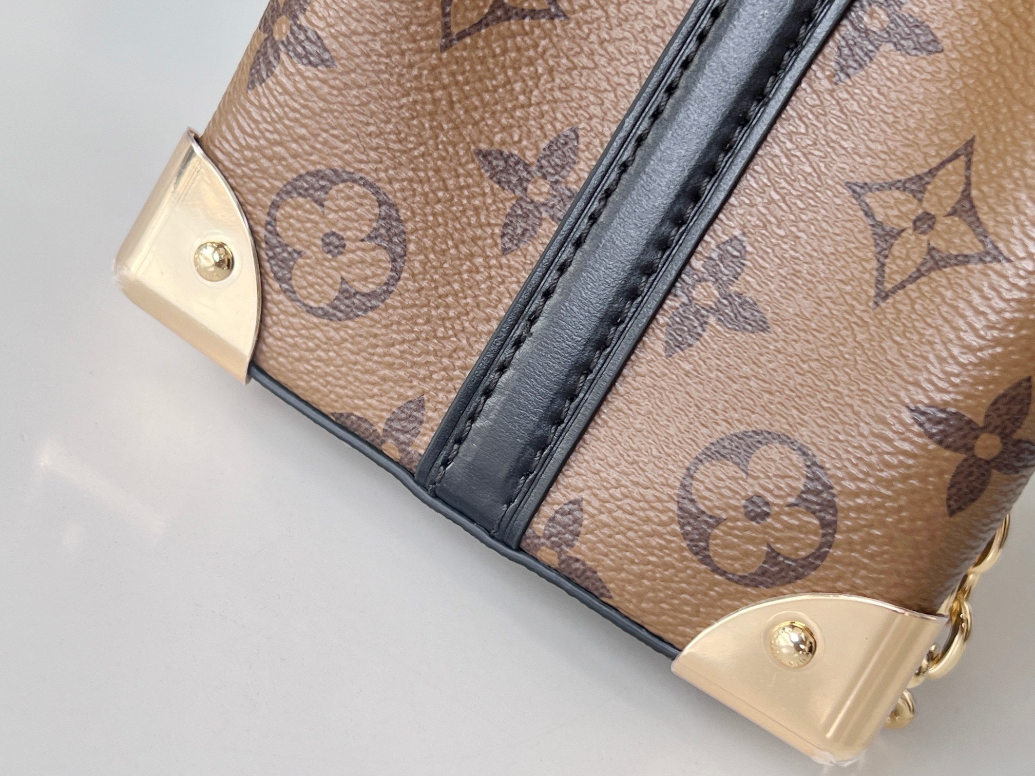 NOE PURSE 11.5 NANO CHARM BROWN MONOGRAM REVERSE CANVAS