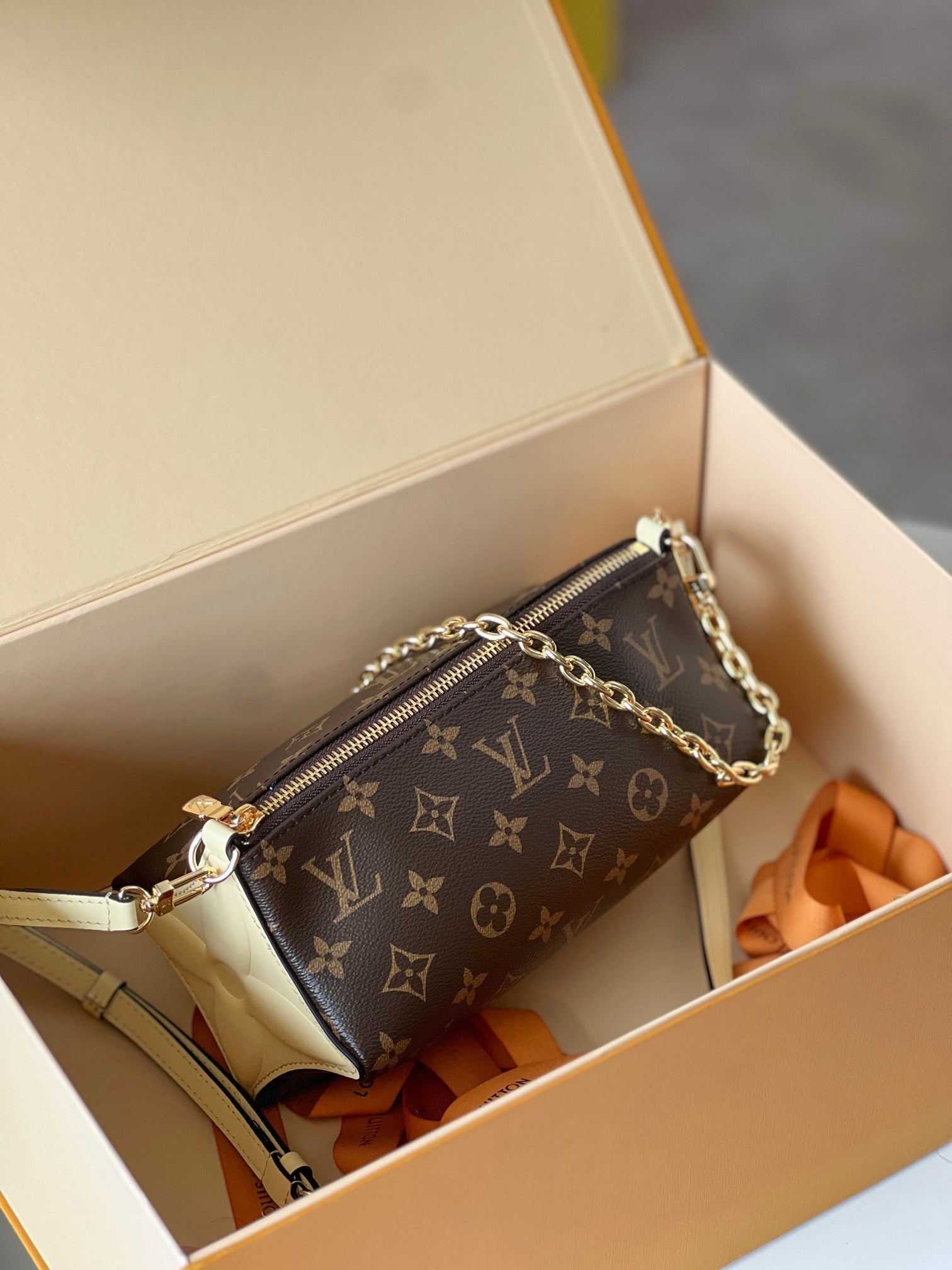 BLOOM POUCH 22 IN BROWN MONOGRAM CANVAS AND PASTEL YELLOW CALFSKIN SIDES