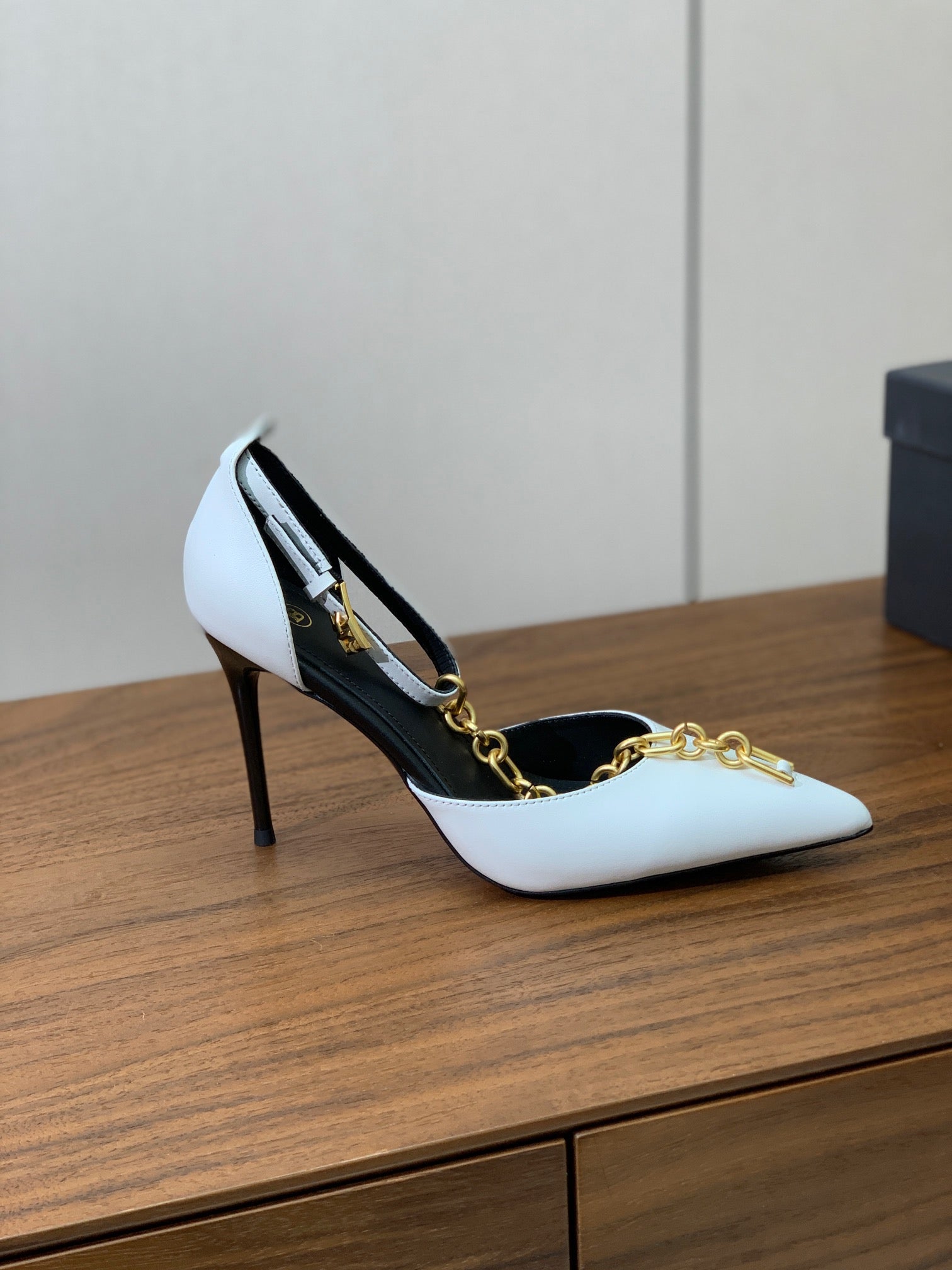 BALMAIN 26S CHAIN HIGH HEELS 95 MM IN WHITE CALFSKIN