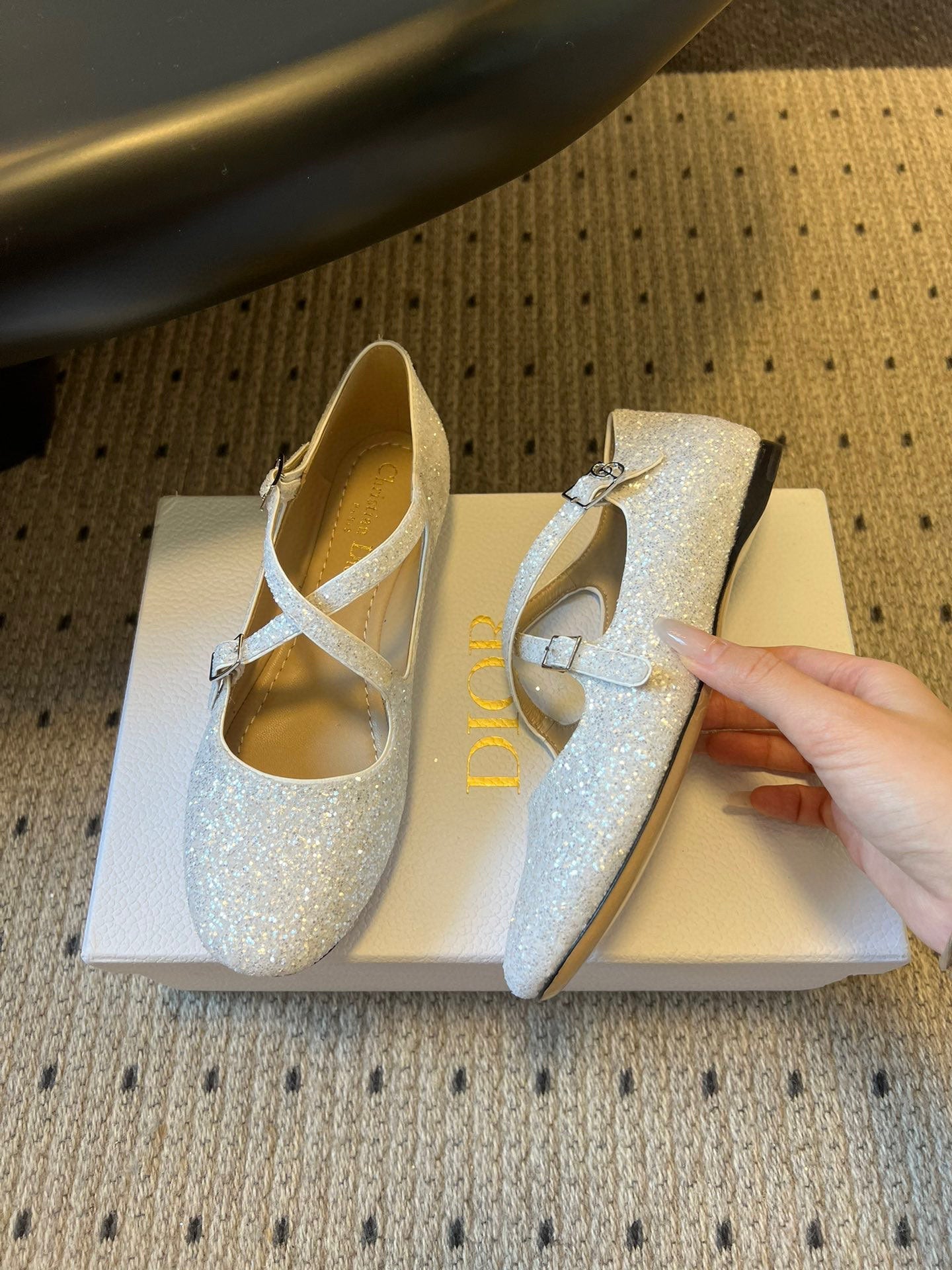 DIOR 26S BALLET FLAT IN WHITE LAMINATED LAMBSKIN AND GLITTER