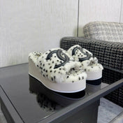 CHANEL 26S PLATFORM SLIDE SANDALS IN WHITE SHEARLING AND BLACK CC LOGO SQUARE TOE