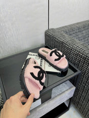 CHANEL 26S SLIDE SANDALS IN BLACK AND LIGHT PINK SHEARLING OPEN TOE