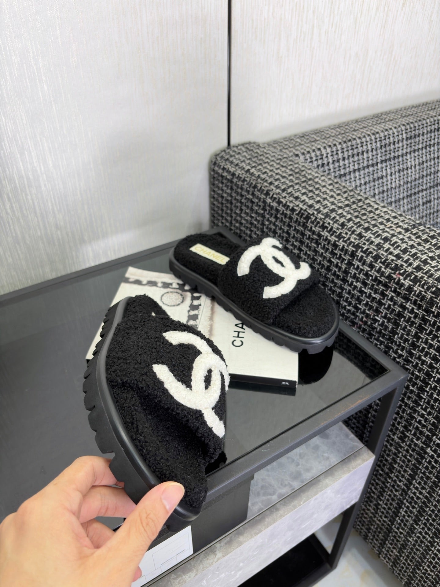 CHANEL 26S SLIDE SANDALS  IN BLACK AND WHITE SHEARLING OPEN TOE
