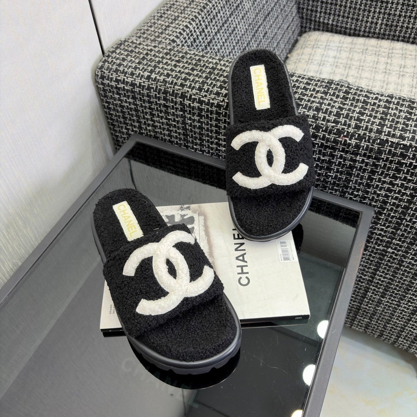 CHANEL 26S SLIDE SANDALS  IN BLACK AND WHITE SHEARLING OPEN TOE