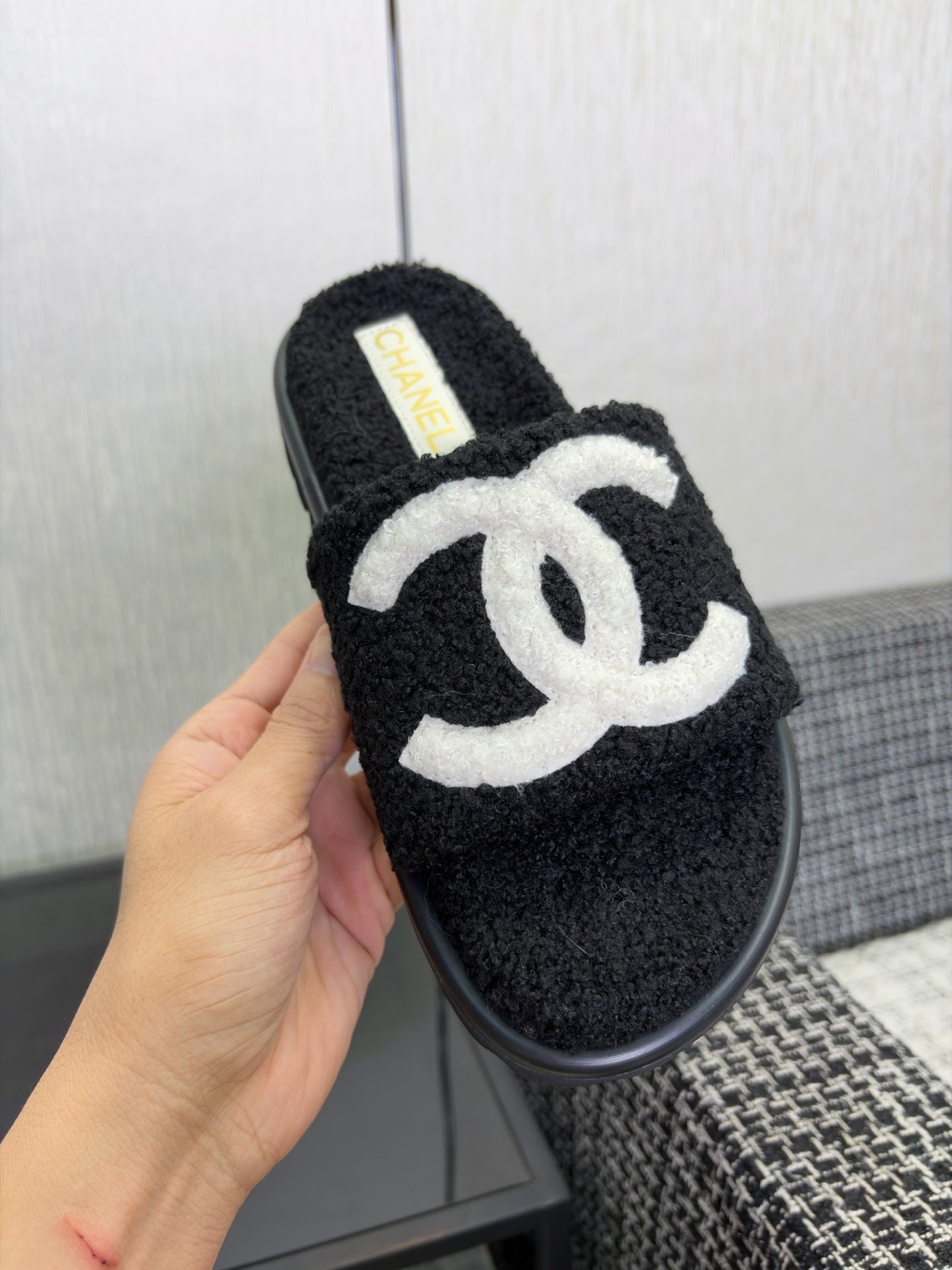 CHANEL 26S SLIDE SANDALS  IN BLACK AND WHITE SHEARLING OPEN TOE