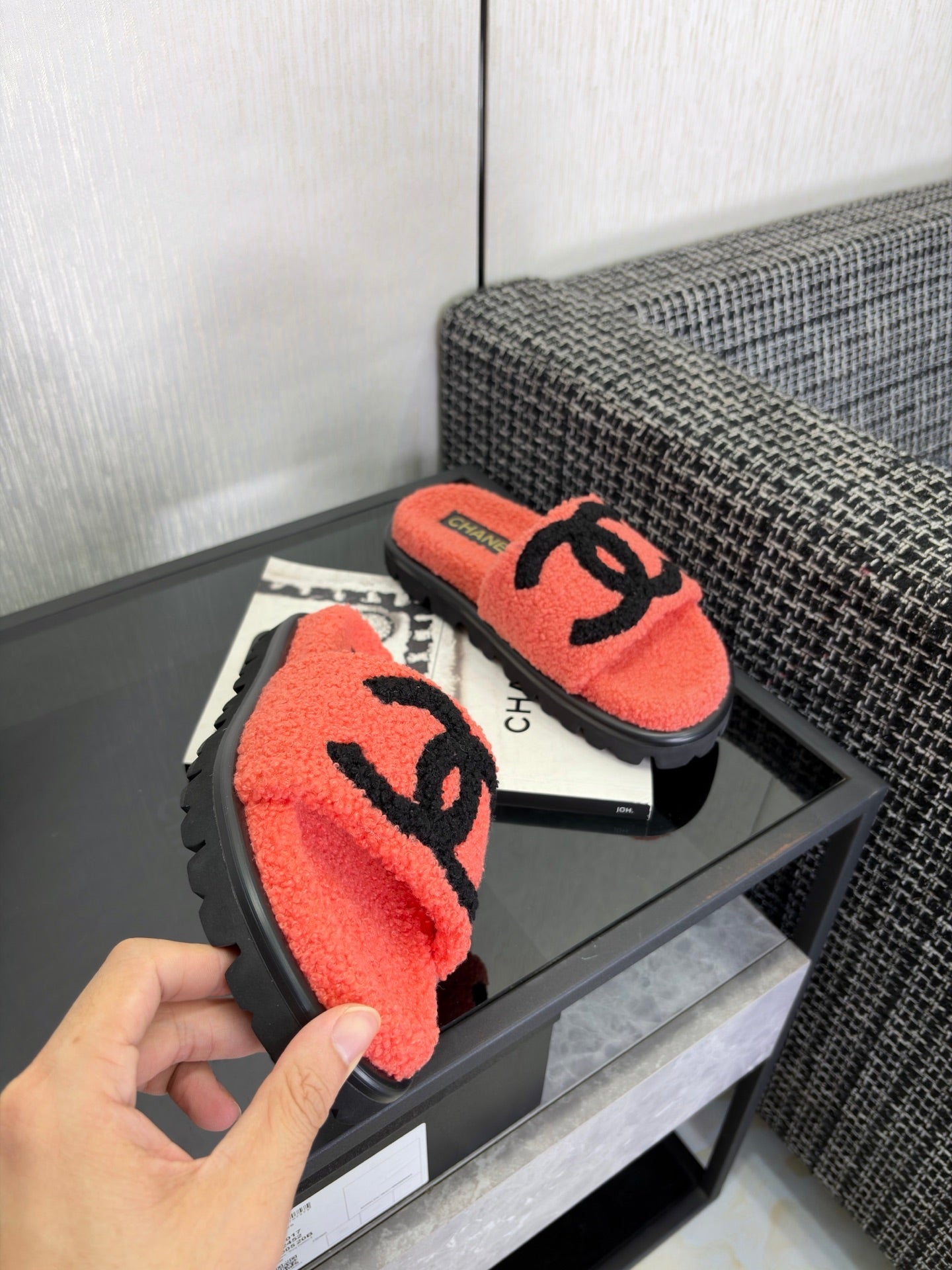 CHANEL 26S SLIDE SANDALS IN BLACK AND CORAL PINK SHEARLING OPEN TOE