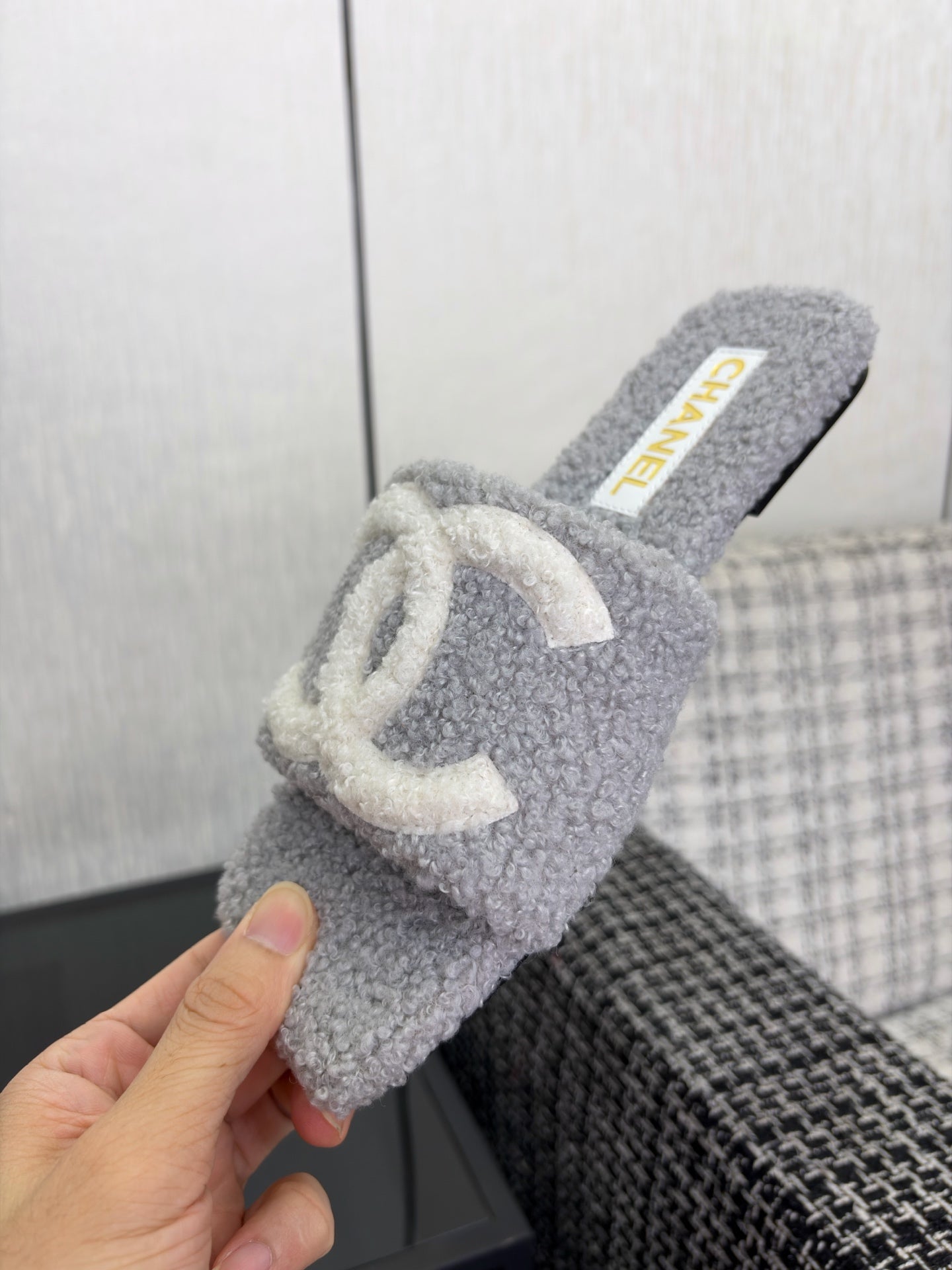 CHANEL 26S SLIDE SANDALS IN GRAY AND WHITE SHEARLING SQUARE TOE