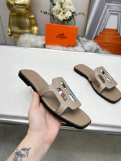 FLATFORM SANDAL LIGHT GRAY CALFSKIN