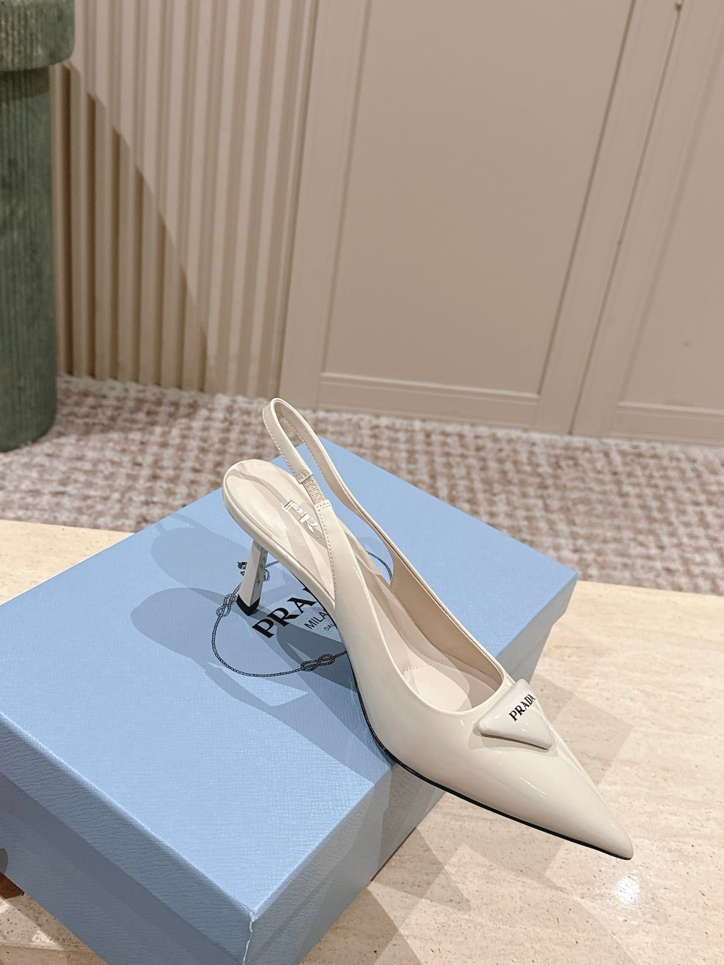 PRADA 26S POINTED-TOE SLINGBACK HEELS 75MM IN LIGHT BEIGE PATENT CALFSKIN