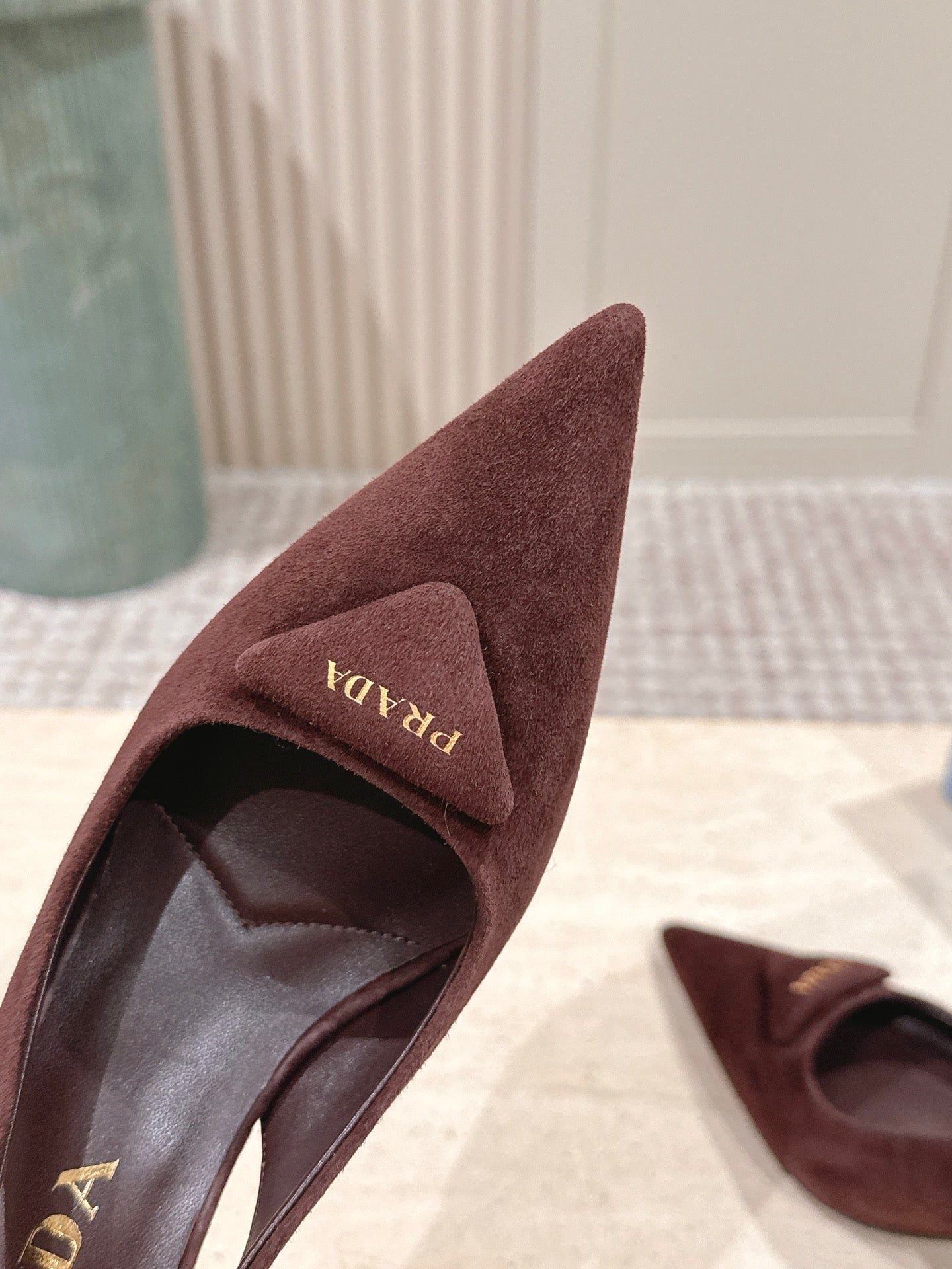 PRADA 26S POINTED-TOE SLINGBACK HEELS 75MM IN BURGUNDY BROWN SUEDE WITH LOGO