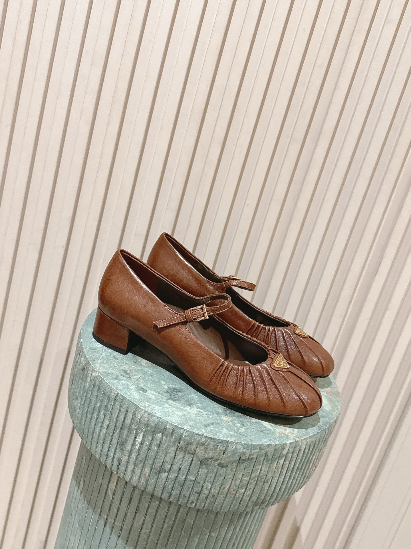 PRADA 26S MARY JANE 40MM IN CARAMEL BROWN CALFSKIN WITH LOGO