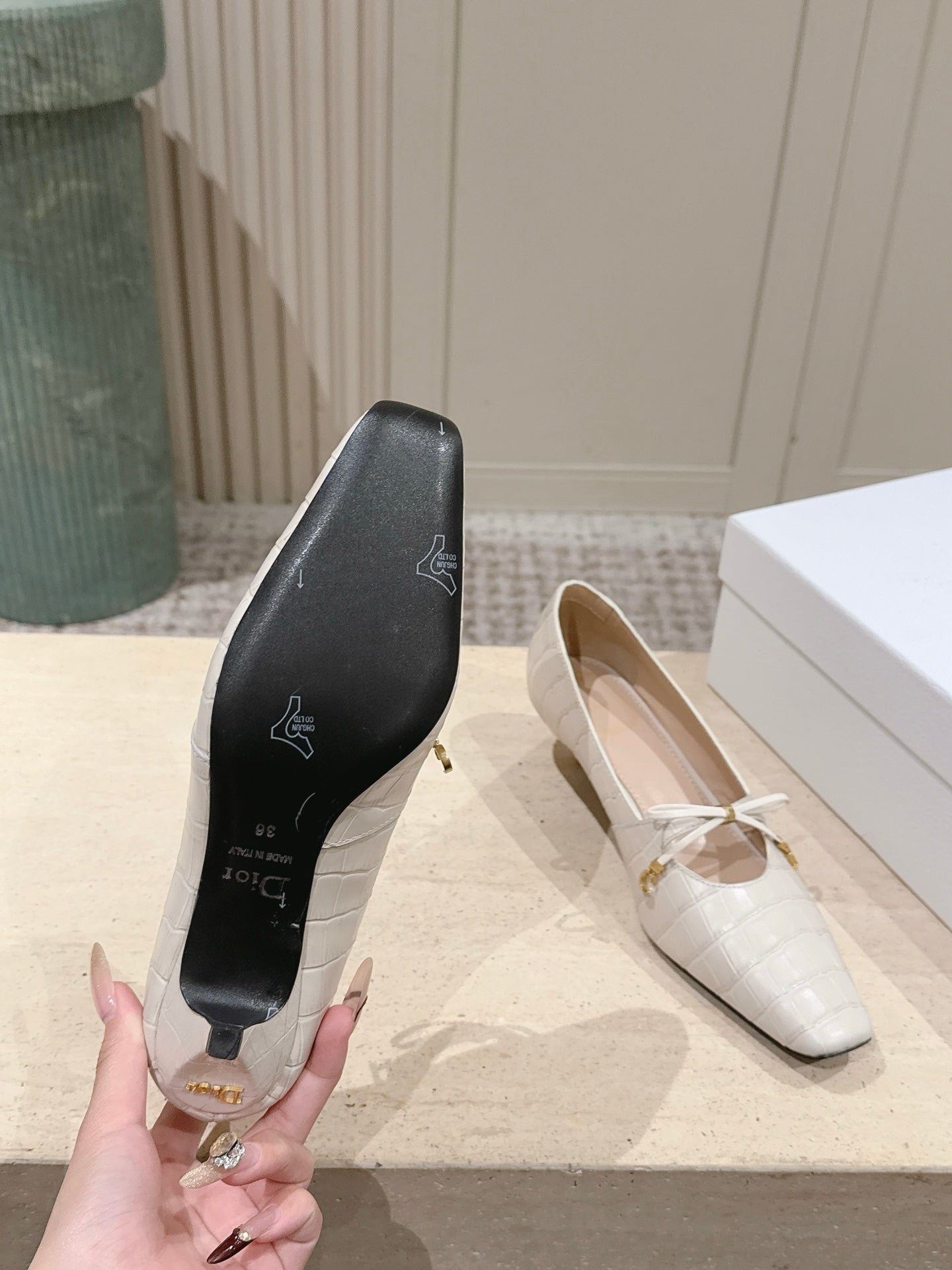 DIOR 26S MARY JANE KITTEN HEEL 40MM IN BEIGE CROCODILE EMBOSSED CALFSKIN
