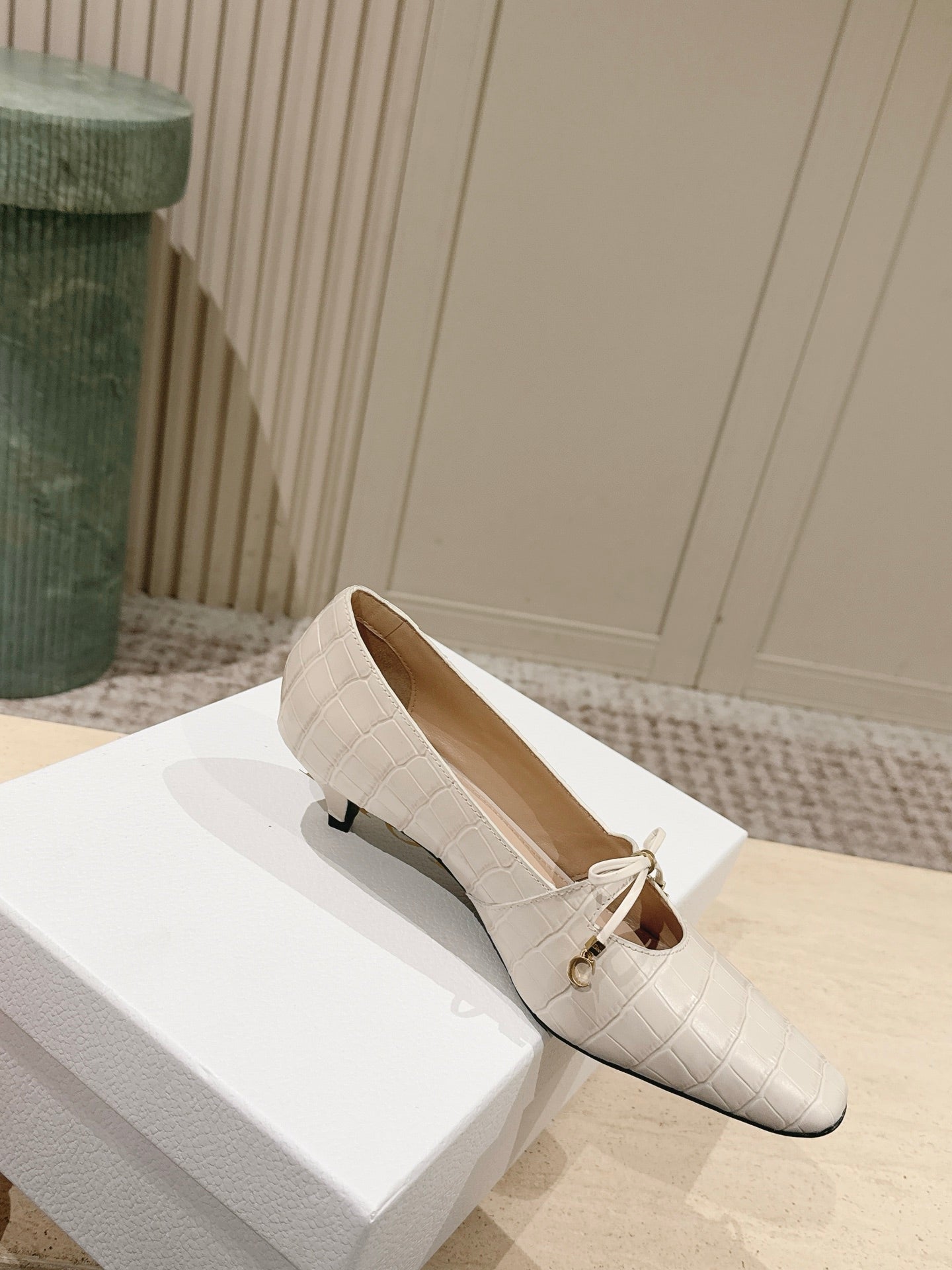 DIOR 26S MARY JANE KITTEN HEEL 40MM IN BEIGE CROCODILE EMBOSSED CALFSKIN