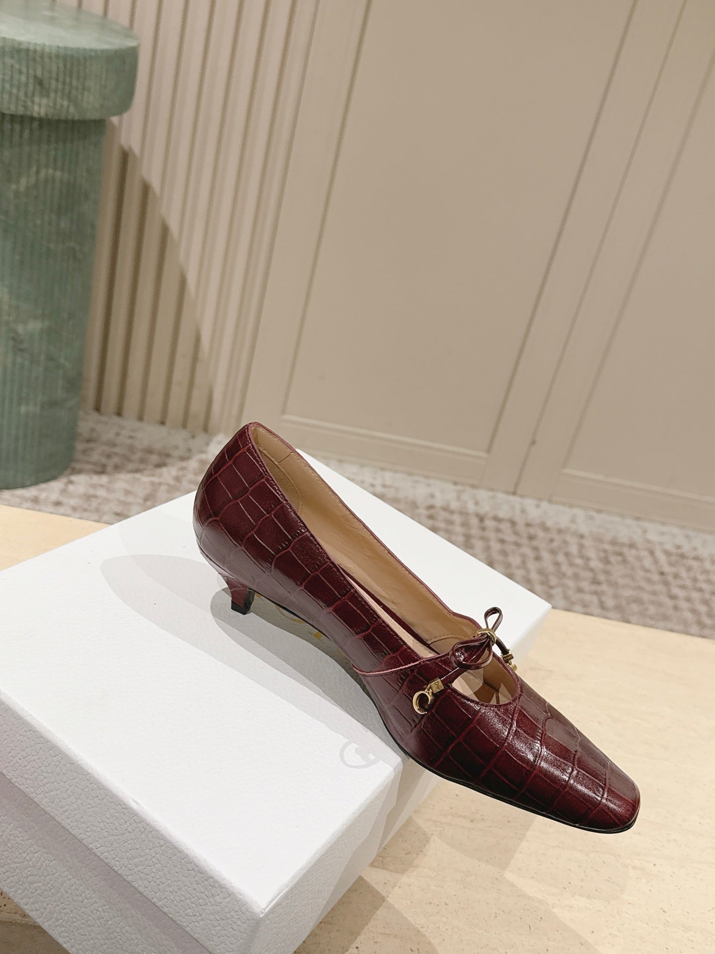 DIOR 26S MARY JANE KITTEN HEEL 40MM IN DARK RED CROCODILE EMBOSSED CALFSKIN