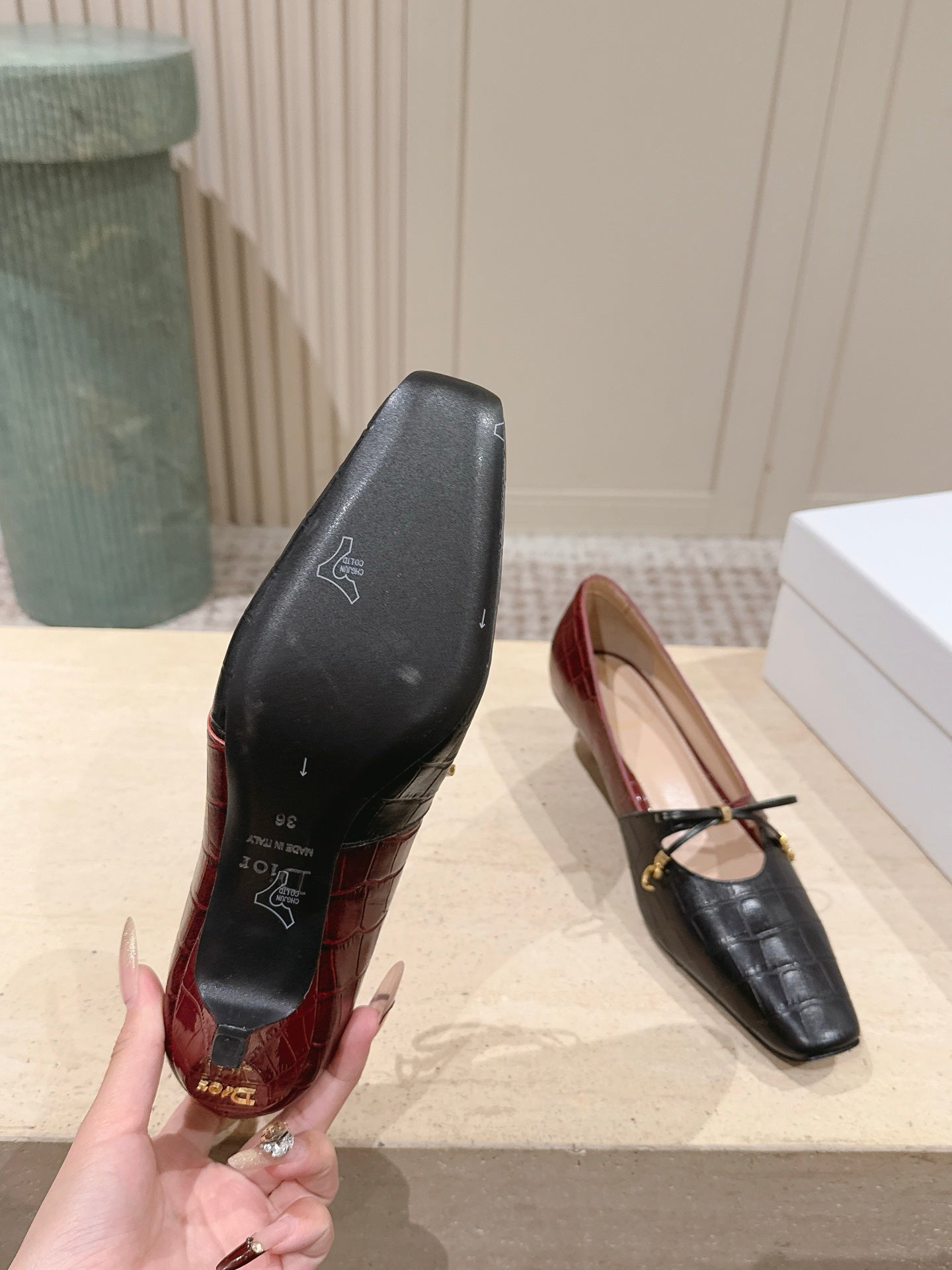DIOR 26S MARY JANE 40MM IN BLACK AND RED CROCODILE EMBOSSED CALFSKIN KITTEN HEELS