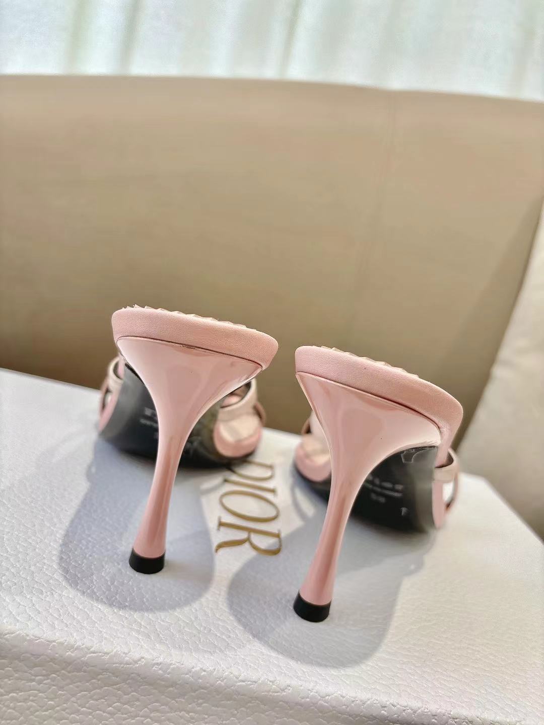 DIOR 26S KITTEN HEEL SANDALS 85MM IN PINK CALFSKIN BOW STUDDED