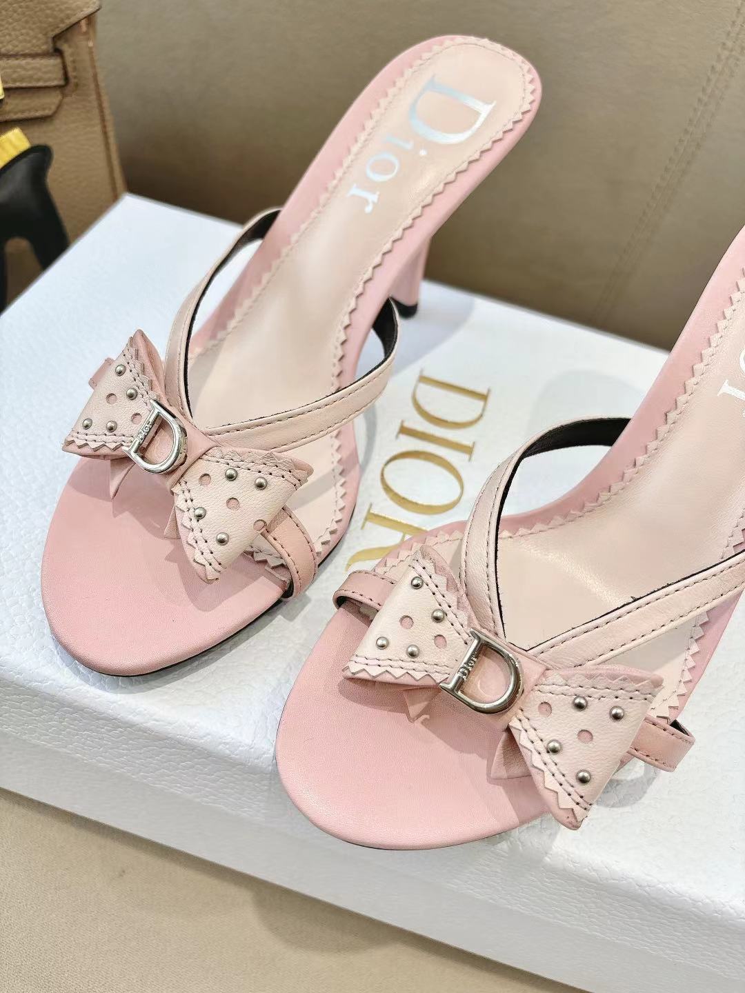 DIOR 26S KITTEN HEEL SANDALS 85MM IN PINK CALFSKIN BOW STUDDED