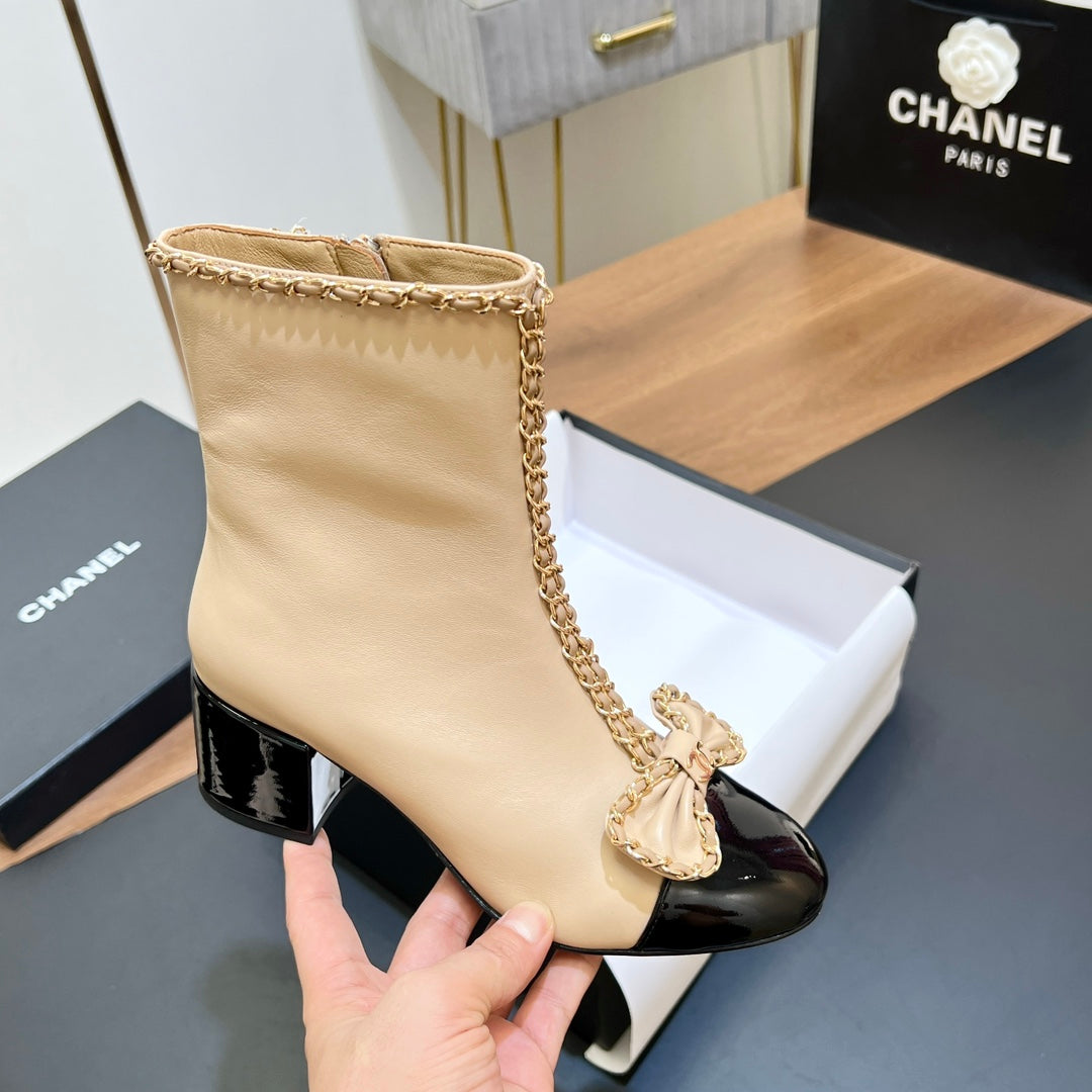 CHANEL 25S HEELED CHAIN BOOTS WITH BOW IN BEIGE CALFSKIN GOLD HARDWARE