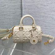 GROOVE 17 BAG IN WHITE CREAM MACROCANNAGE CALFSKIN WITH GOLD HARDWARE
