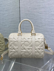 GROOVE 25 BAG IN WHITE CREAM MACROCANNAGE CALFSKIN WITH GOLD HARDWARE