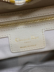 DIOR 25S MEDIUM VOYAGE BAG 28 IN POWDER BEIGE FLAT MACROCANNAGE GRAINED CALFSKIN