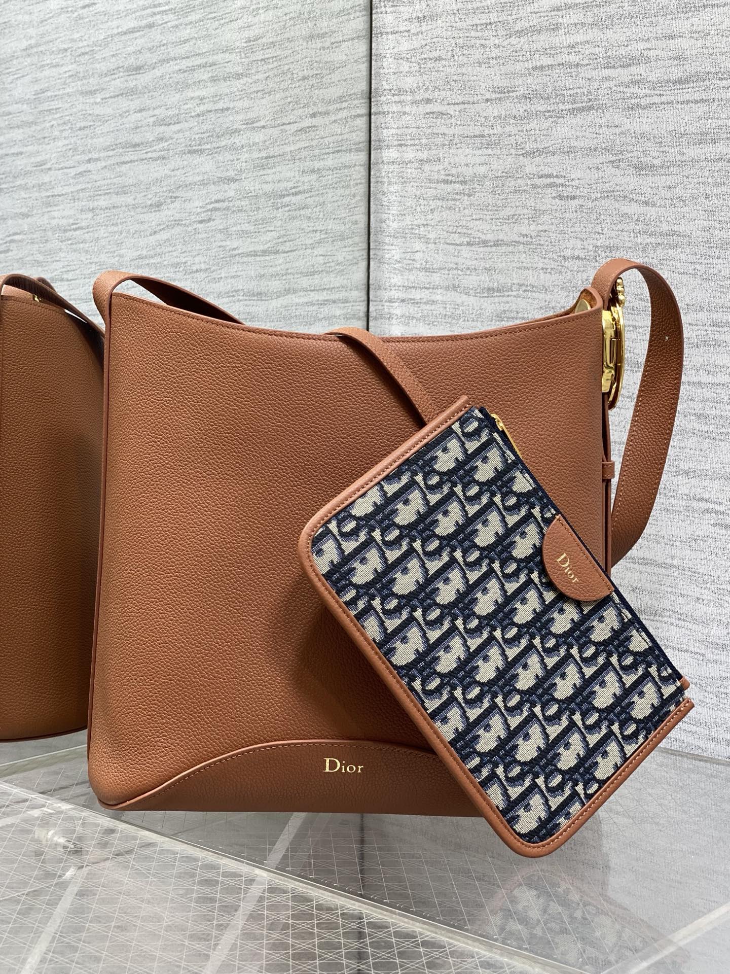 DIOR 26S MEDAILLON BUCKET BAG 26 IN LIGHT BROWN CALFSKIN