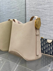 DIOR 26S MEDAILLON BUCKET BAG 26 IN BEIGE CALFSKIN
