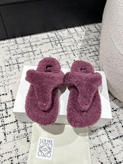 LW SHEARLING THONG SLIPPER IN GRAPE