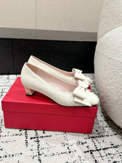 VLTN HIGH HEEL 25S 40 MM IN CREAM WHITE CALFSKIN WITH BOW