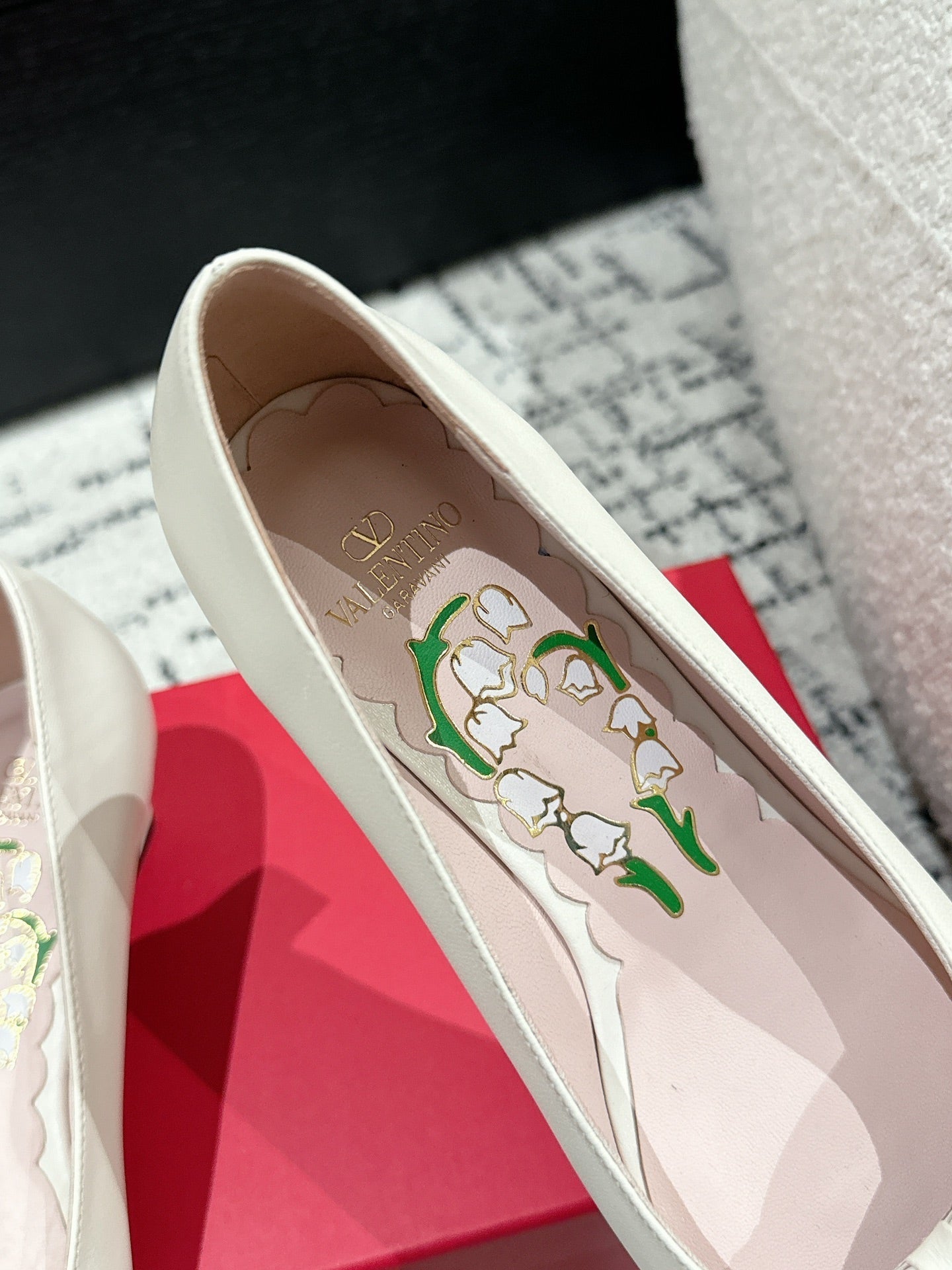 VLTN HIGH HEEL 25S 40 MM IN CREAM WHITE CALFSKIN WITH BOW