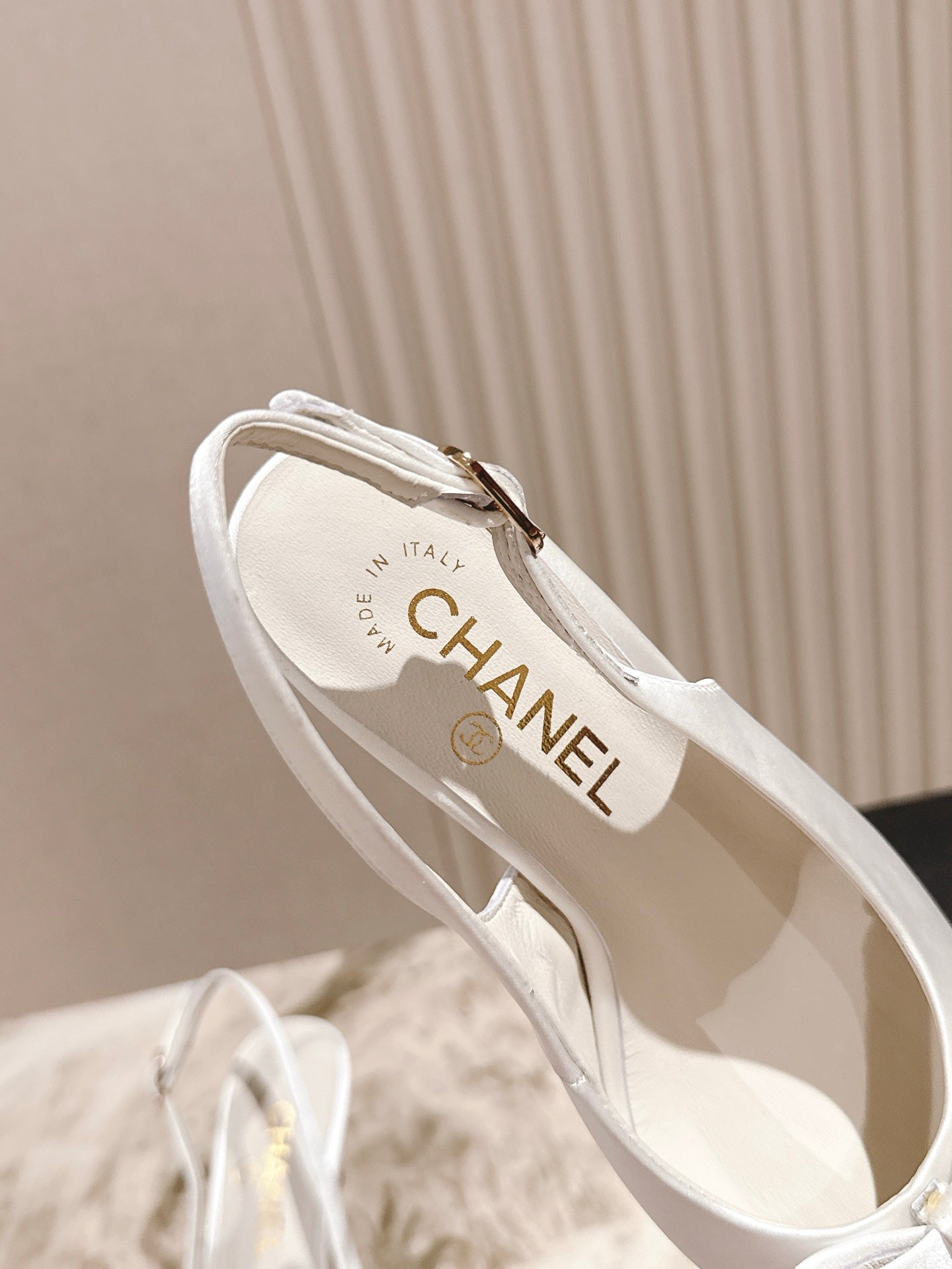 CC HIGH SLINGBACK IN WHITE SATIN WITH BOW ATTACHED