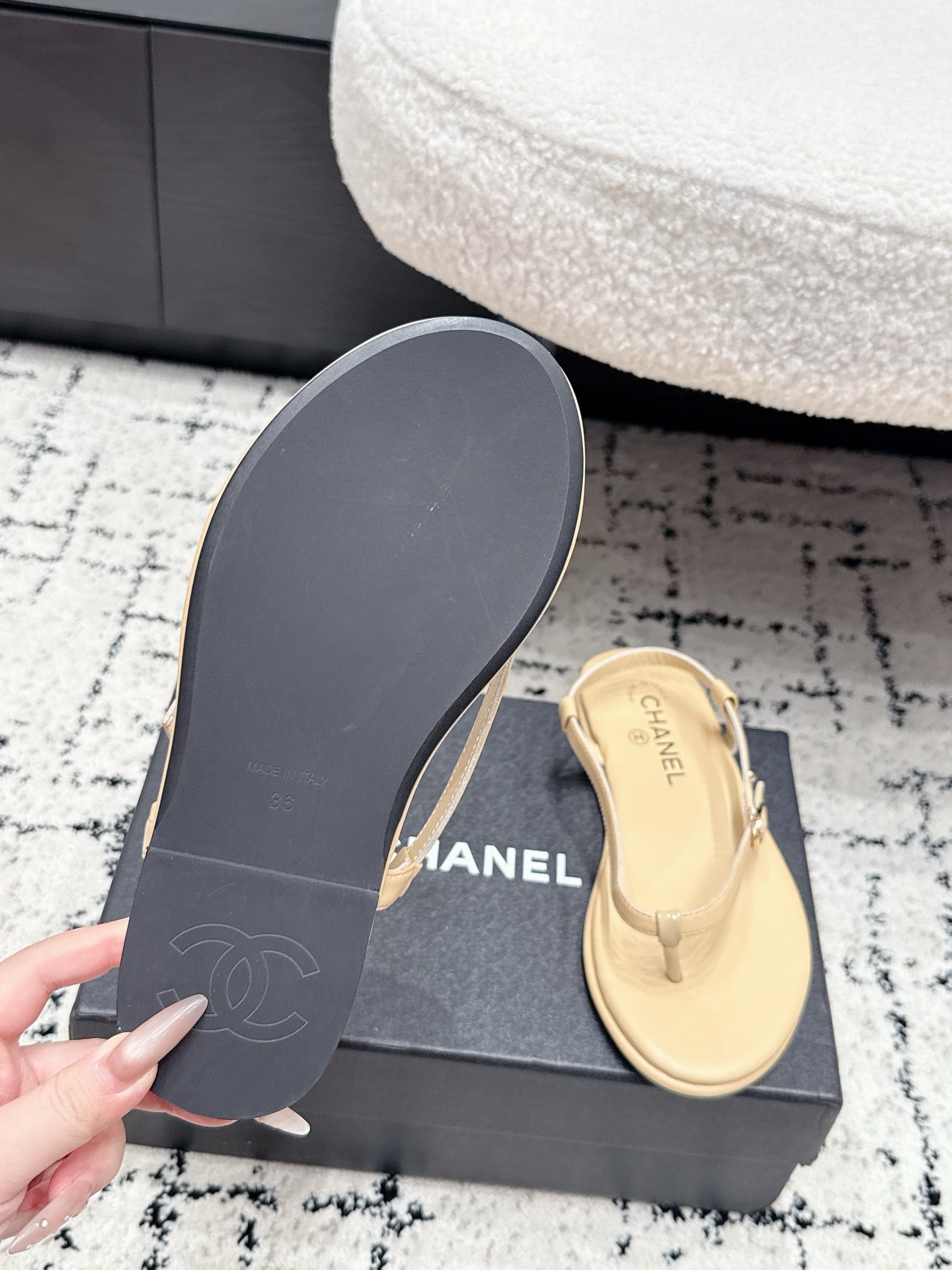 CHANEL 26S THONG SANDALS IN BEIGE CALFSKIN WITH GOLD HARDWARE
