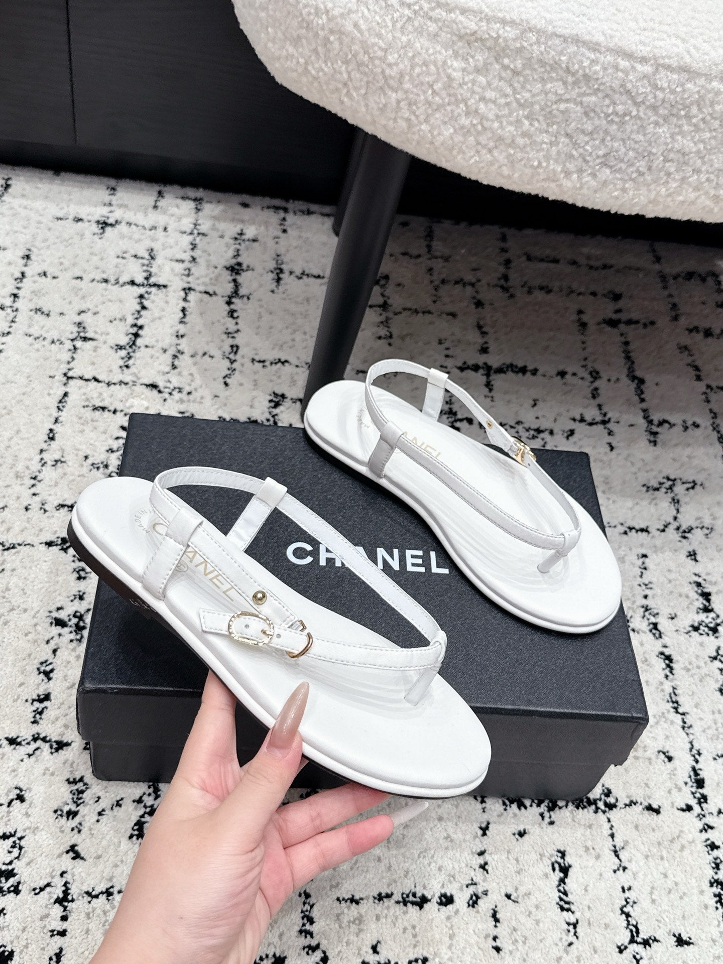 CHANEL 26S THONG SANDALS IN WHITE CALFSKIN WITH GOLD HARDWARE
