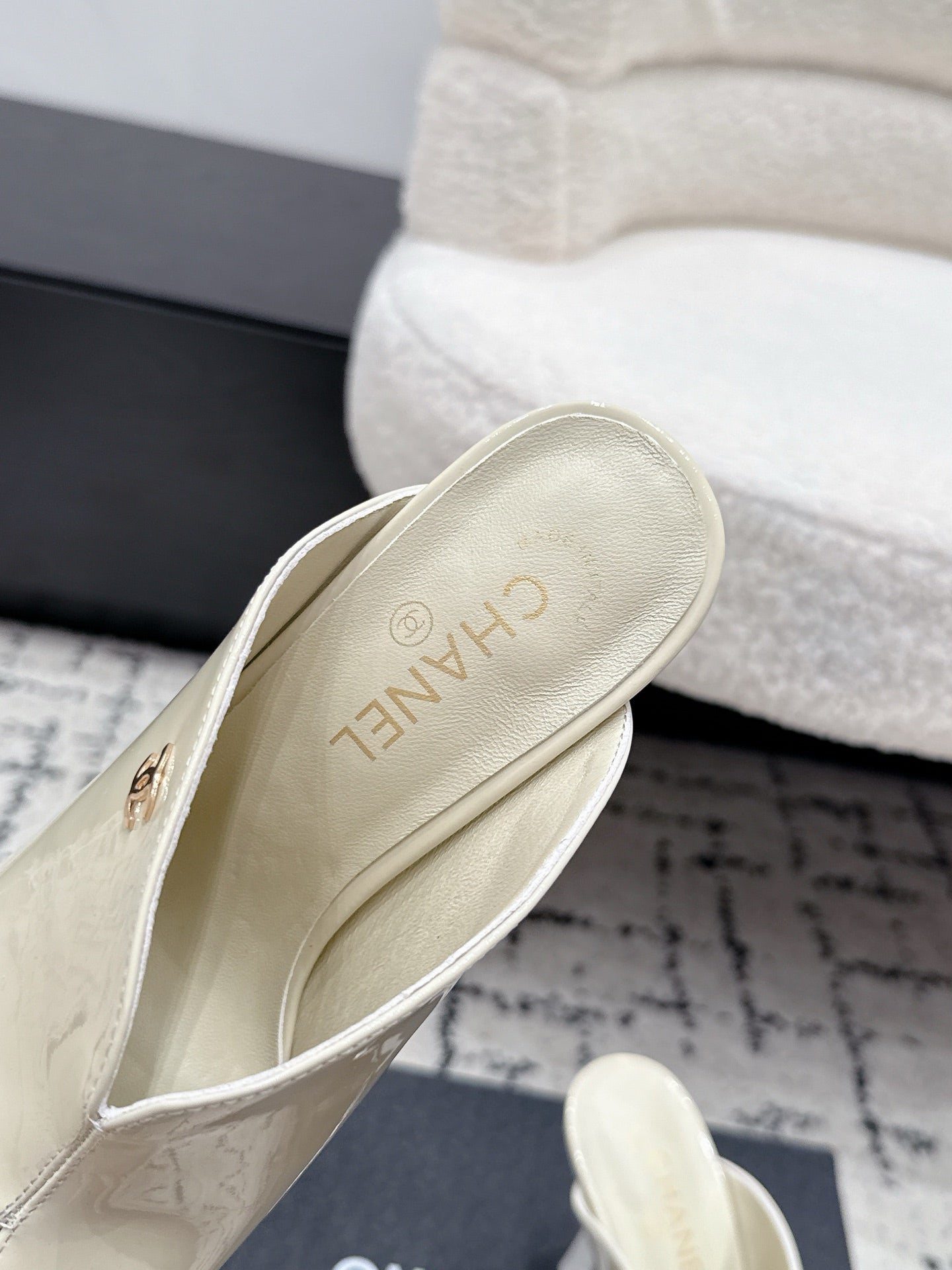 CHANEL 26S SQUARE-TOE HEELED MULES 95 MM IN CREAM WHITE MIX RED PATENT LAMBSKIN