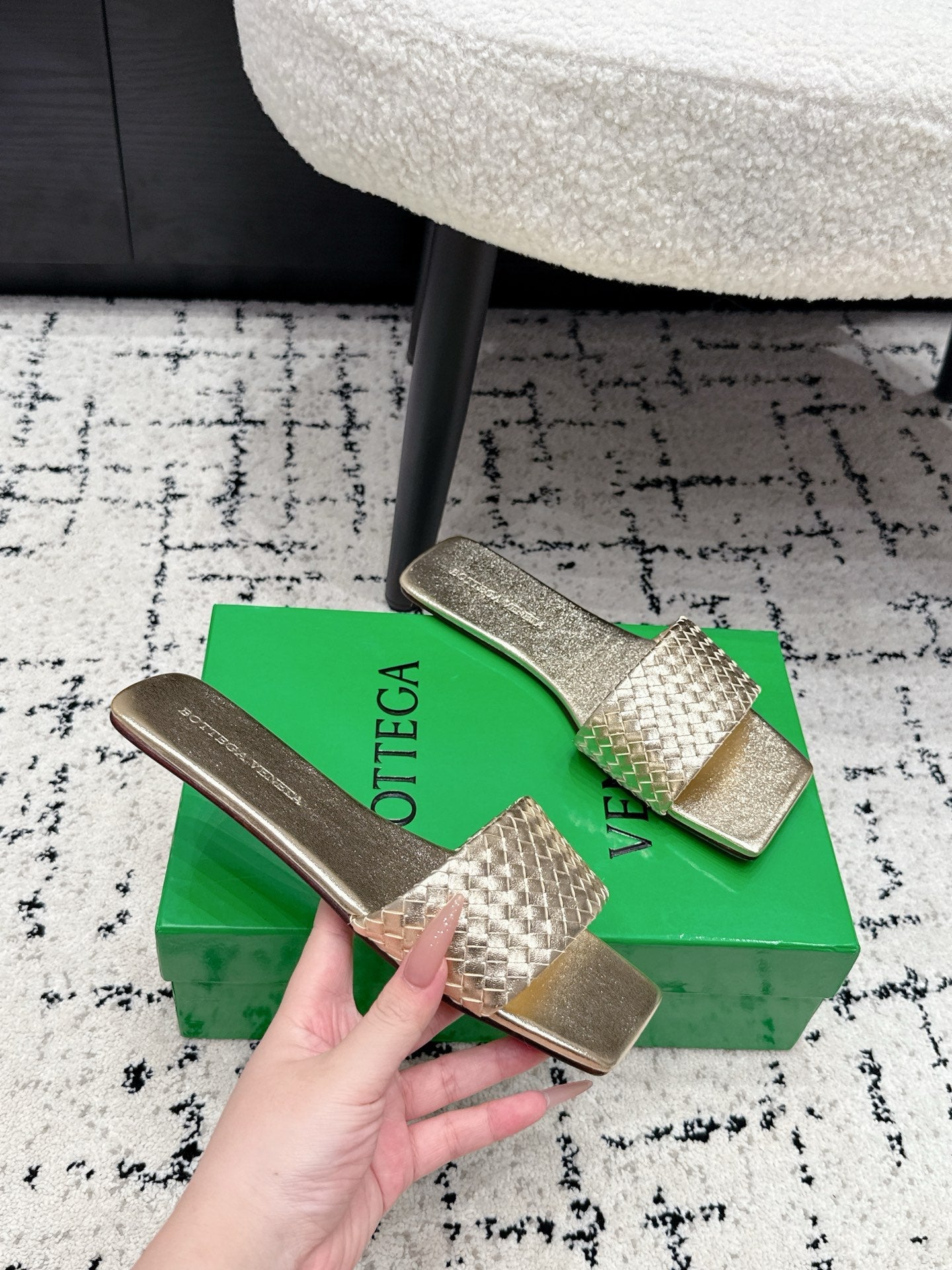 BOTTEGA VENETA 26S SQUARE-TOE WOVEN-STRAP SANDALS IN GOLD LAMBSKIN