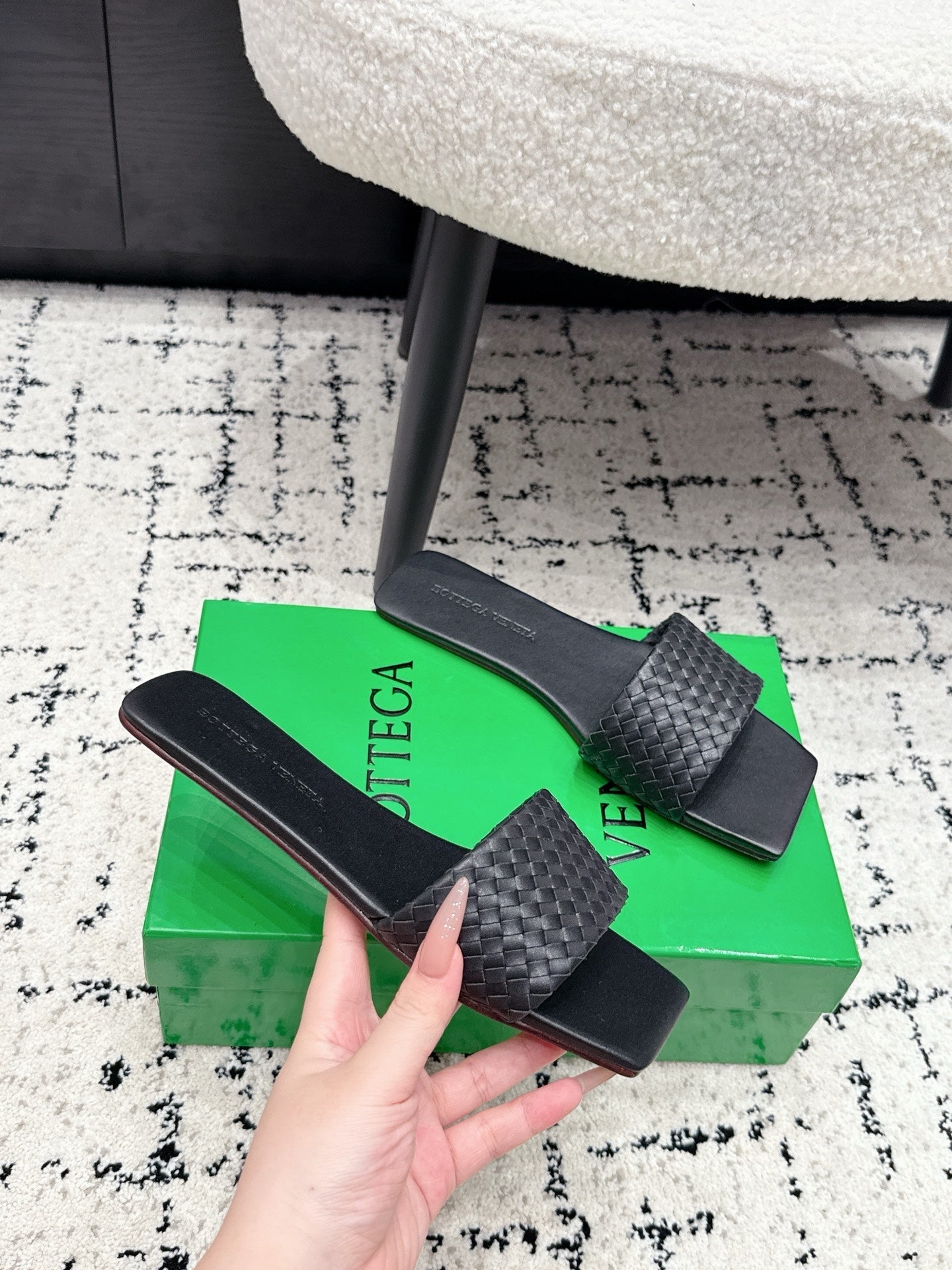 BOTTEGA VENETA 26S SQUARE-TOE WOVEN-STRAP SANDALS IN BLACK LAMBSKIN