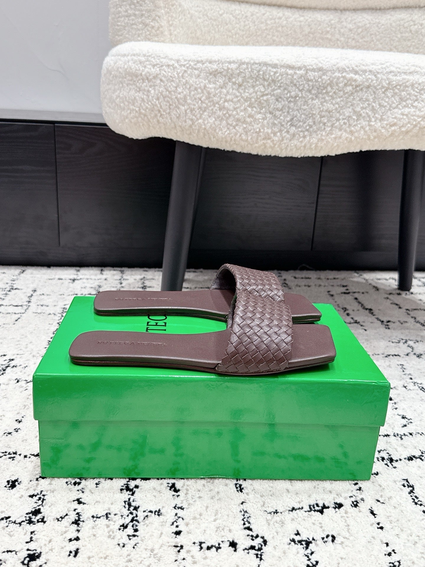 BOTTEGA VENETA 26S SQUARE-TOE WOVEN-STRAP SANDALS IN DARK BROWN LAMBSKIN