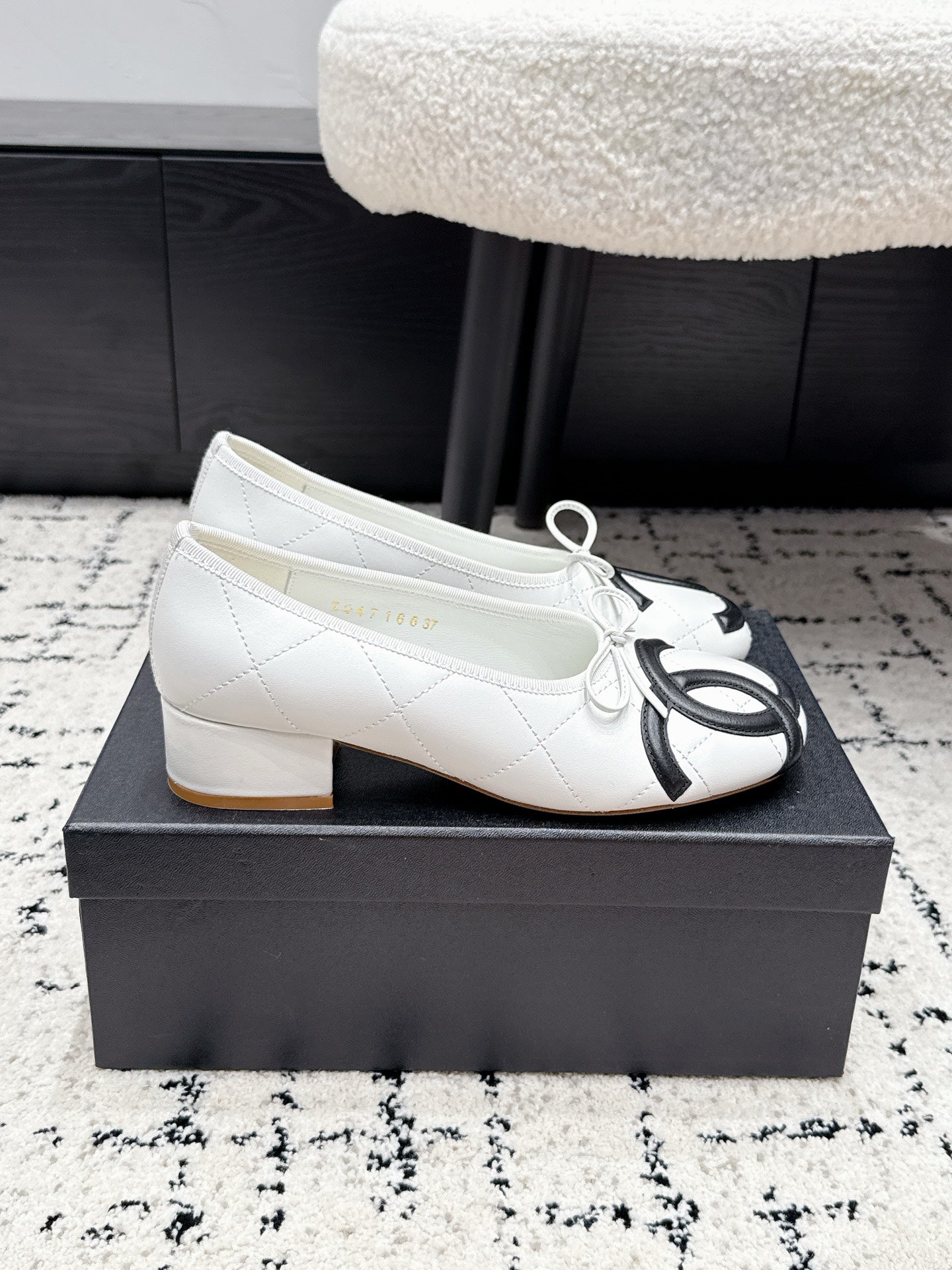 CHANEL 26S HIGH HEELS IN WHITE LAMBSKIN WITH BOW